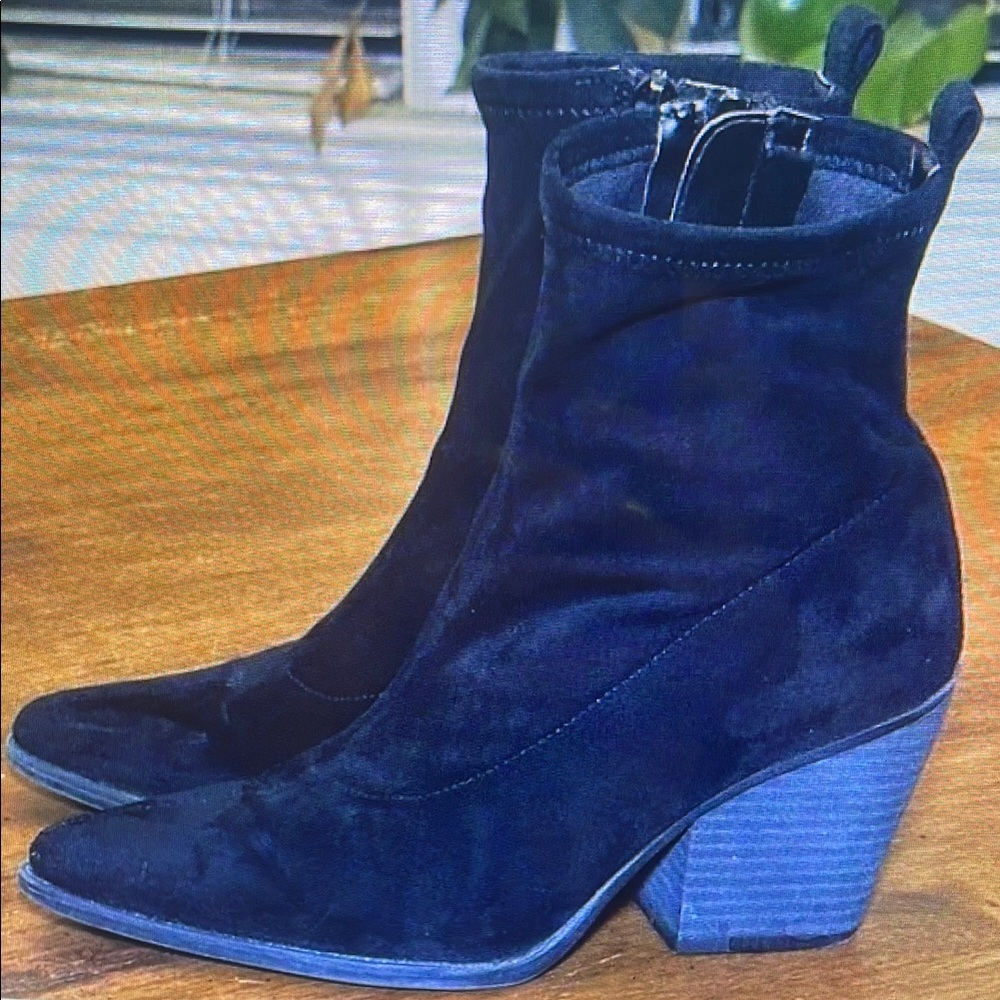 Elegant Black Ankle Boots